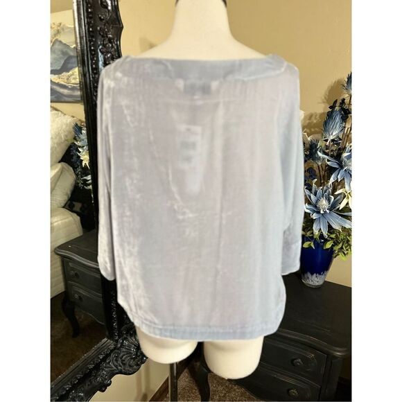 Cupcakes & Cashmere NWT Short Sleeve Crush Velvet Box Shirt Size XS - Picture 3 of 4